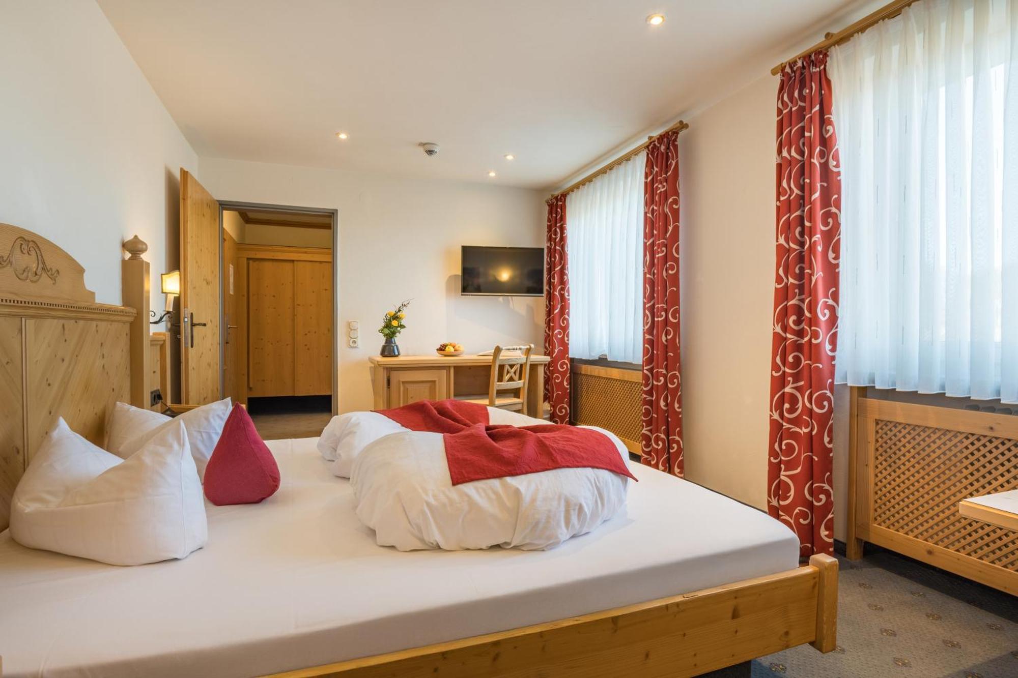 Landhotel Gockelwirt Eisenberg  Esterno foto