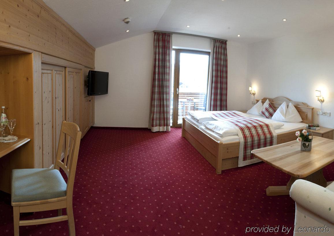 Landhotel Gockelwirt Eisenberg  Camera foto